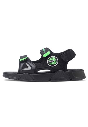 Schwarze Sportsandale mit grünen Akzenten, verstellbaren Riemen, Mesh-Obermaterial und dicker Sohle, entworfen für Komfort und Halt im Freien.