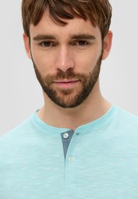 s.Oliver HENLEYAUSSCHNITT - T-Shirt basic - helles türkis