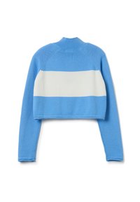 Maglione blu accorciato con striscia orizzontale bianca, texture a maglia, scollo e polsini a coste, con un design posteriore semplice.