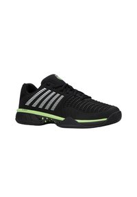 Pantofi sport negri cu o suprafață texturată, dungi albe pentru accent și detalii verzi la talpă. Au bot rotund și design cu șireturi.