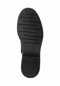Suola di scarpa in gomma nera con scanalature orizzontali e verticali per una migliore trazione, tacco arrotondato e un logo prominente impresso vicino al tacco.