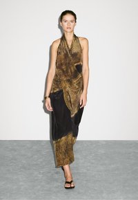Massimo Dutti PRINTED HALTER-NECK MIDI - Maxi šaty - mottled green