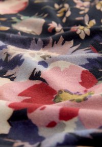 DROP WAIST BANDEAU LENGTH - Trikoomekko - black floral print