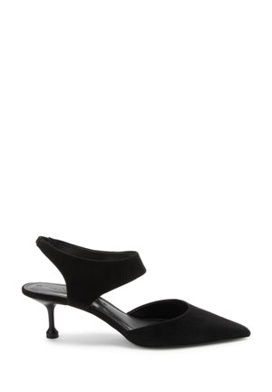 Escarpin slingback en suède noir avec bout pointu, bride incurvée à la cheville et petit talon aiguille. Texture lisse, design minimaliste.