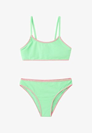 Bikini verde menta con texture e rifinitura a zigzag rosa, composto da top corto con spalline sottili e slip a vita alta abbinati.