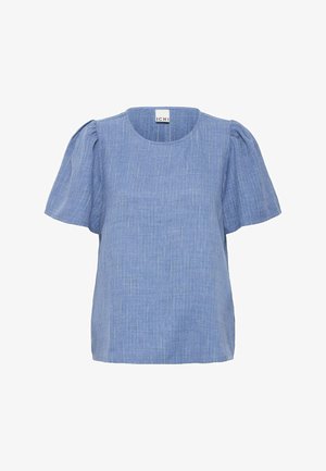 Zila īso piedurkņu blūze no viegla auduma ar teksturētu apdari. Tās iezīme ir apaļa dekoltē un savelkti pleci, kas piešķir papildu apjomu.