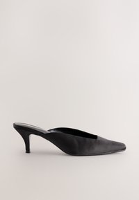 Next REGULAR FIT - FOREVER COMFORT CHISEL CLOSED TOE - Papuci înalți - black