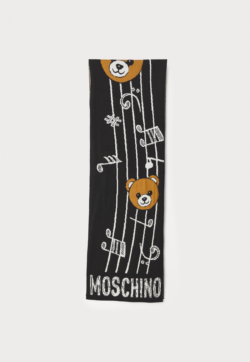 Sort strikket tørklæde med to brune bjørnehoveder, musiknoter og teksten "MOSCHINO" i hvid nederst. Blød tekstur med detaljeret design.