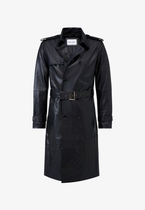 Zwart leren dubbelzijdige trenchcoat met een ceintuur in de taille, epauletten, knoopmanchetten en een label "RICANO" in de kraag.