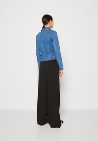 VILA VINEED LIA3 MBD -NOOS - Jeansjakke - medium blue denim