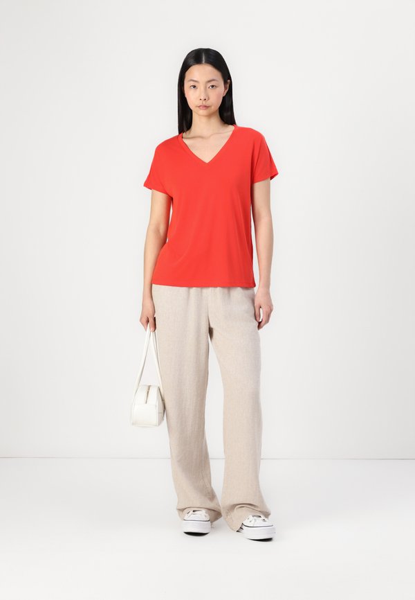 FENYA V NECK TEE - Basic T-shirt - flame scarlet3