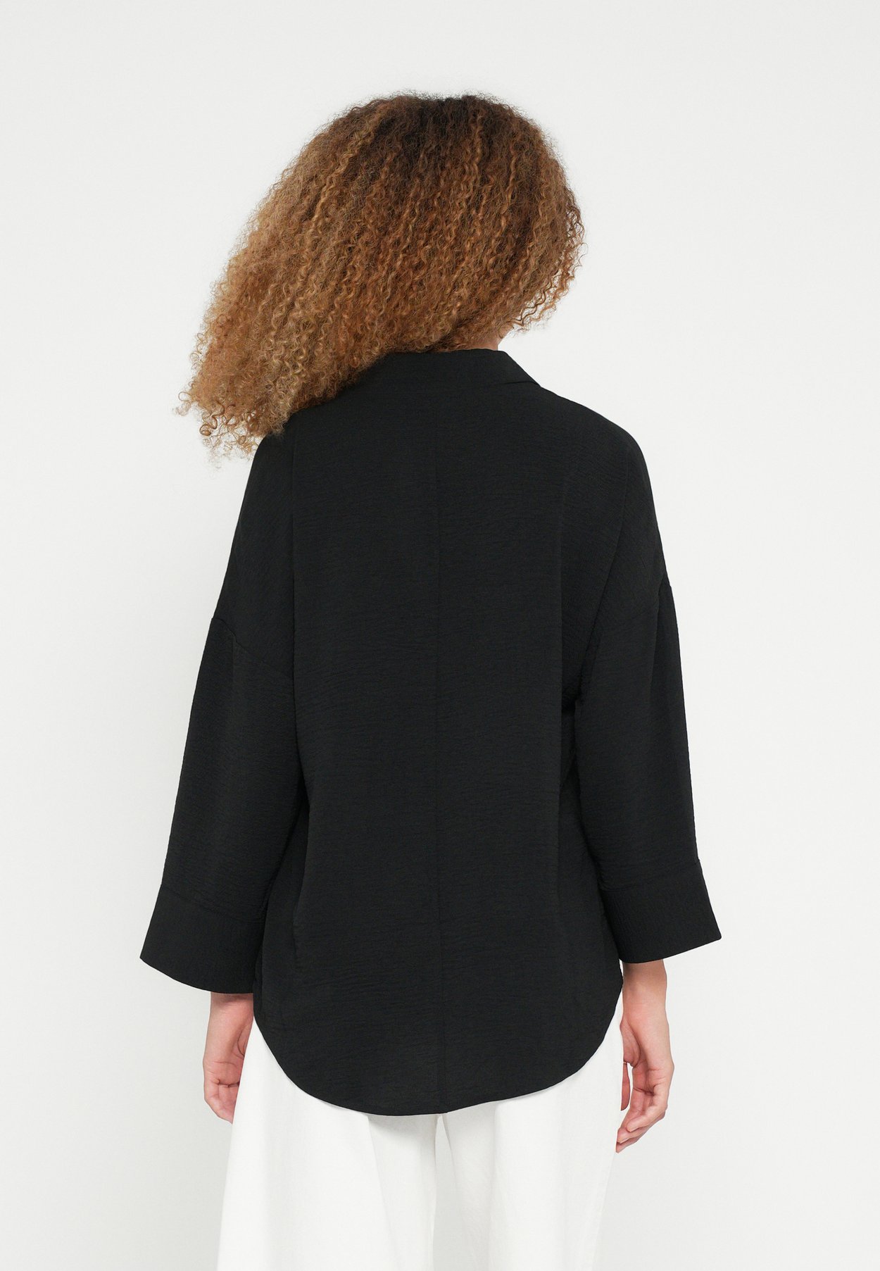 ONLSVERRE METTE V NECK BUTTON