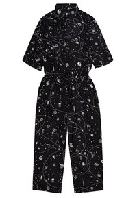 Mono negro con mangas cortas, que presenta ilustraciones de temática espacial en blanco y patrones circulares. Incluye una cintura elástica y dos bolsillos.