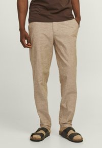 Jack & Jones STACE - Chinos tipa bikses - rubber