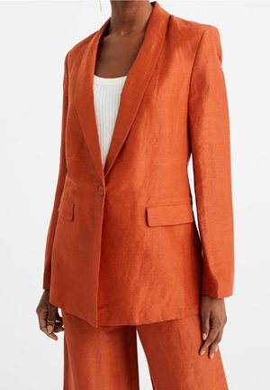 Oranje linnen blazer met een scherpe revers en een enkele knoopsluiting, voorzien van twee voorzakken en een ontspannen pasvorm. Glad textuur.