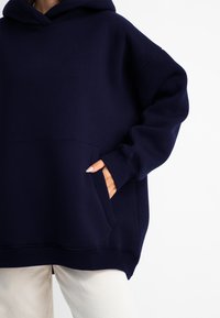 MIRONS Felpa con cappuccio - dark blue
