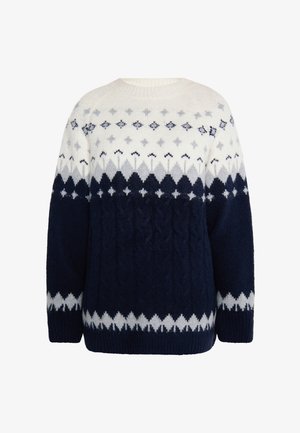 Kék és fehér kötött pulóver, amely kábelmintás, szürke geometriai elemekkel, kör alakú nyakkal és bordás mandzsettával rendelkezik.