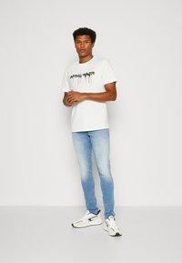Antony Morato WITH INJECTION LOGO - Print T-shirt - cream