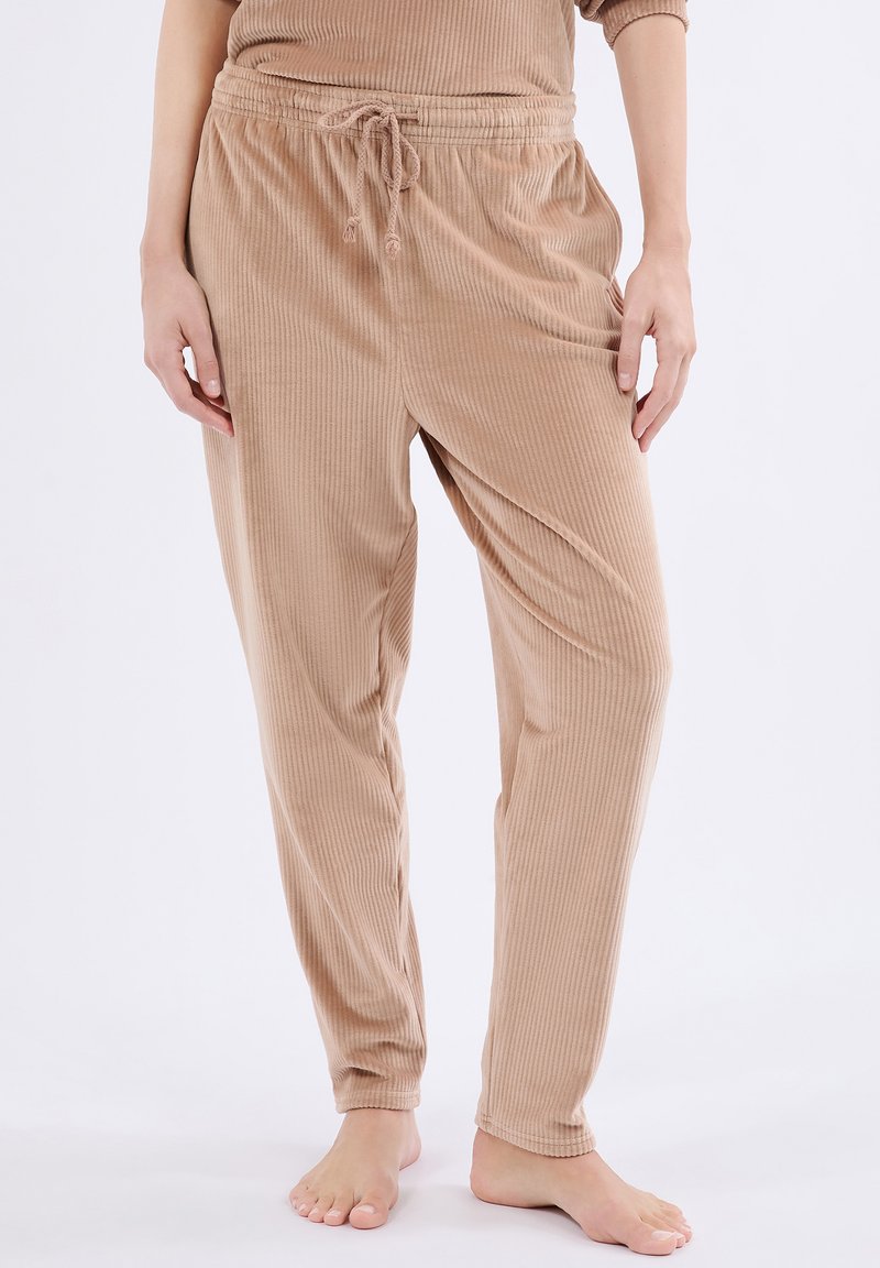 Beige geribde loungebroeken met een elastische tailleband en een verstelbaar koord, met een losse pasvorm en een zachte textuur.