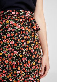 Dorothy Perkins Kynähame - multi-coloured