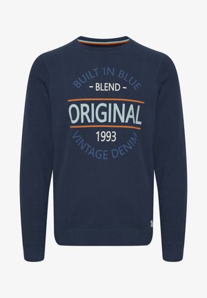 Tumesinine puuvillasegu sweatshirt ümmarguse kaelakaelusega, millel on print: "BUILT IN BLUE," "ORIGINAL," "VINTAGE DENIM" ja aasta "1993."