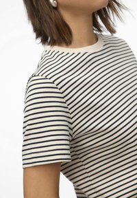 Vero Moda VMJADA - T-shirt imprimé - birch