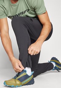 Dynafit TRANSALPER PANTS - Ulkohousut - black out