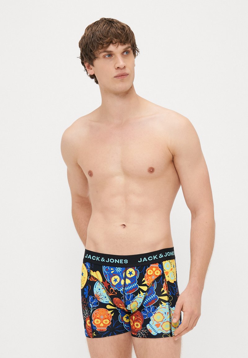 Sorte boxer shorts med fargerike blomstermønstre og kranier, med en kontrastlinning med "JACK & JONES"-logo. Laget av bomull.