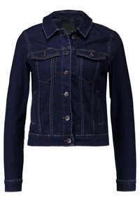 Tmavě modrá džínová bunda se špičatým límcem, zapínáním na knoflíky a dvěma náprsními kapsami. Má boční kapsy a jemné šití jako detaily.