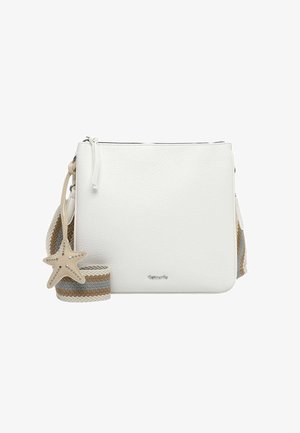 Bolso bandolera de cuero blanco texturizado con correa trenzada multicolor y un charm beige en forma de estrella sujeto al tirador de la cremallera.