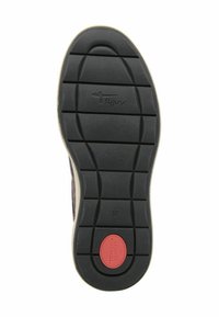 Suela de un zapato, con goma negra y textura antideslizante, ranuras horizontales y un acento circular rojo con la etiqueta "comfort". Talla 37.