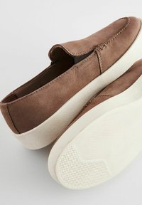 Next CONTRAST LOAFERS - Našuchovačky - taupe brown