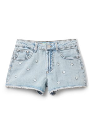 Shorts en denim bleu clair avec ourlets effilochés et broderies blanches en forme d'étoiles dispersées sur les poches avant et les jambes.