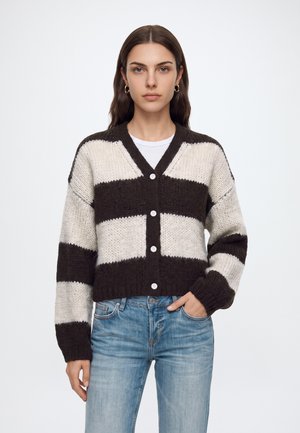 Vero Moda, VMMAYBE LS V-NECK BUTTON CARDIGAN NOOS - Жилетка - chocolate torte/oatmeal