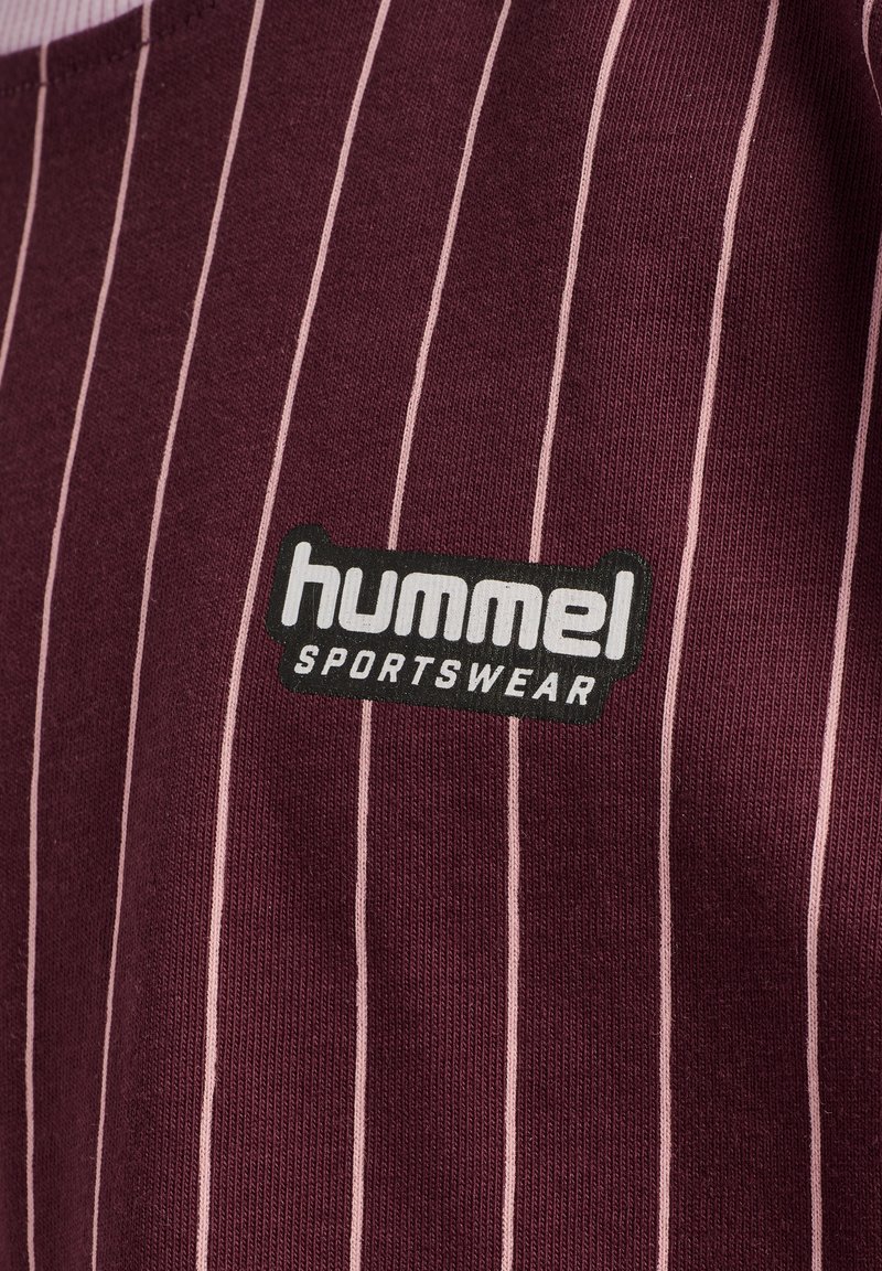 Hummel BOXY AOP PIN S/S - Print T-shirt - vineyard wine/red - Zalando