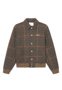Chaqueta de cuadros marrón con líneas naranjas, cierre de botones en el frente, cuello y dobladillo acanalado. Presenta bordado del logo en el pecho. Textura suave.