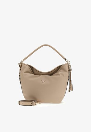 Borsa a mano in morbida pelle beige con manico superiore testurizzato, tracolla removibile e piccolo logo metallico triangolare al centro del davanti.