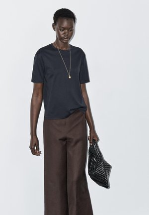SHORT-SLEEVE WITH BACK SEAM DETAIL - T-shirt basique - dark blue