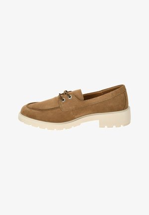 Brauner Wildleder-Loafer mit vorderer Schnürung und dicker weißer Gummisohle, Seitenansicht auf weißem Hintergrund.