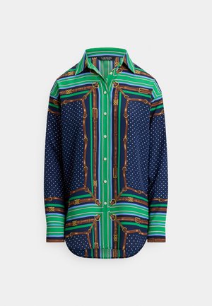 Camisa de botões de manga comprida com riscas verdes, azuis e azul-marinho, padrão de bolinhas brancas e desenhos de cinto e corrente castanhos.