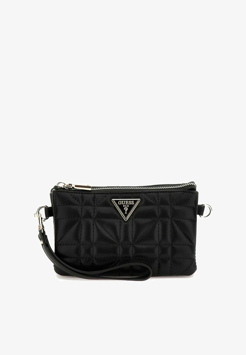 Pochette noire matelassée en matière douce, dotée d'une fermeture éclair argentée, d'une bride pour poignet et d'un logo triangulaire sur le devant.