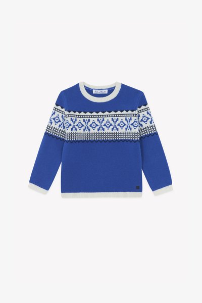 Μπλε πλεκτό πουλόβερ με μακριά μανίκια, λευκό στρογγυλό λαιμό, και μοτίφ σταυρωτό στο μπούστο σε μπλε, λευκό και μαύρο. Διαθέτει ριμπ μανσέτες και στρίφωμα.