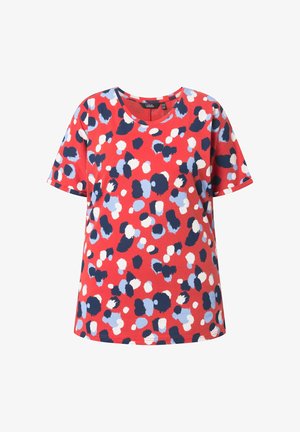 Rotes Kurzarmshirt mit rundem Ausschnitt, bedeckt mit einem abstrakten Muster aus marineblauen, hellblauen und weißen Punkten.