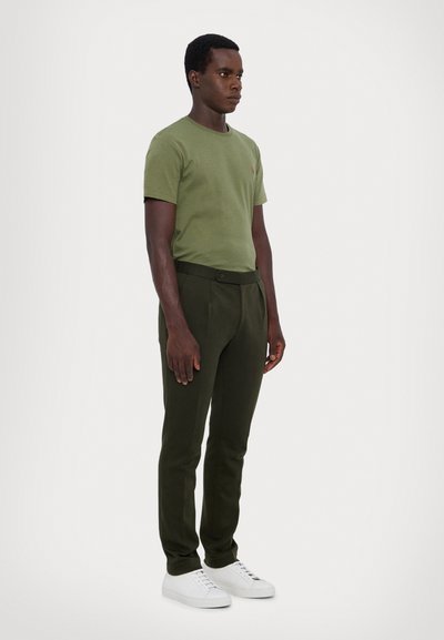 Polo Ralph Lauren BRAD TROUSER - Hlače chino - estate olive