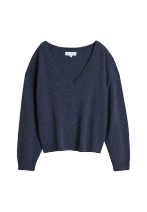 Mørkegrå strikket genser med V-hals, lange ermer og ribbede mansjetter og kant. Myk tekstur og uformell forkortet design.