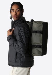 The North Face BASE CAMP DUFFEL - XS - Bolsa de viaje - new taupe green tnf black