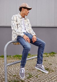 Levi's® 512® SLIM TAPER - Calças de ganga justas - z1962 medium indigo worn in