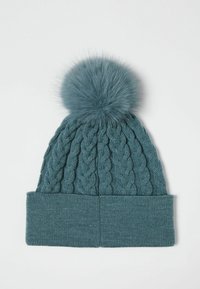 Beanie lavorato a maglia in tonalità teal con un risvolto a coste, texture a trecce e un morbido pom-pom di un leggero teal sulla sommità.