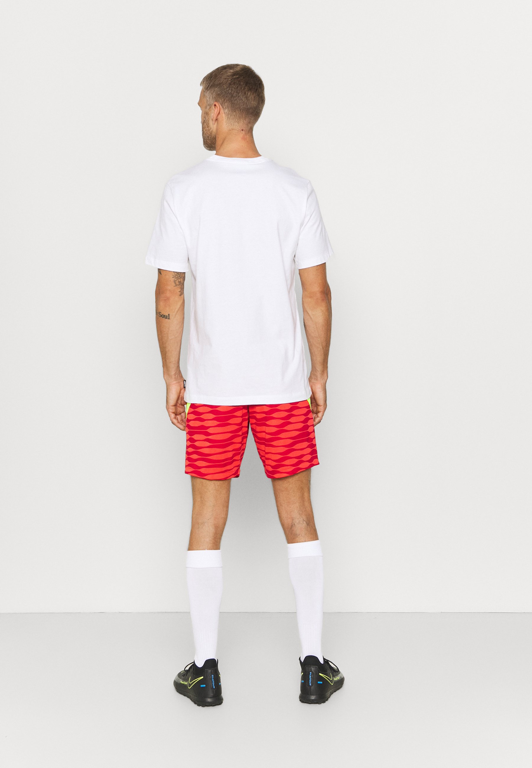 Nike Performance STRIKE SHORT - Urheilushortsit - gym red/bright  crimson/volt/punainen - Zalando.fi