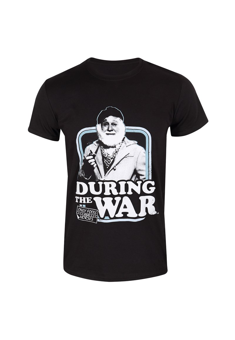 Sort bomulds T-shirt med trykt grafik af en mand med hvidt skæg, med teksten "UNDER KRIGEN" og titlen på showet nedenfor.